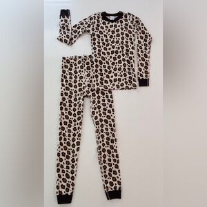 Like new unisex Hanna Andersson size 12/150cm long john pajama Cheetah animal
